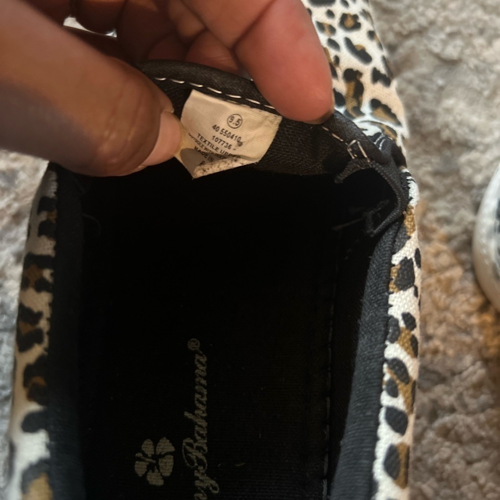 Women’s size 9, leopard print, Tommy Bahama loafers, used great condition - Picture 5 of 8